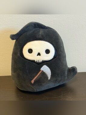 Squishmallows 4” Otto Capsule